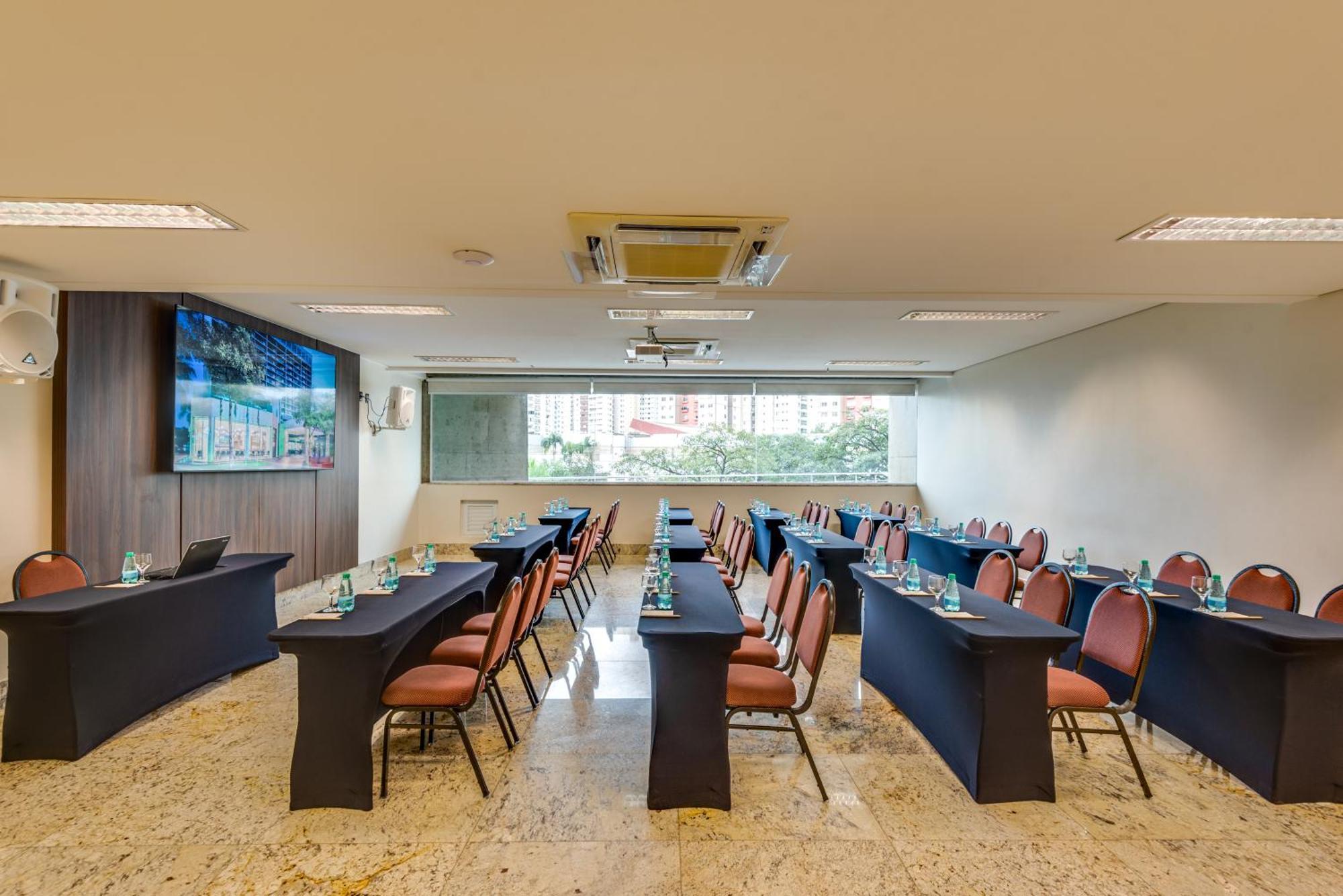 K Hotel Гояния Экстерьер фото